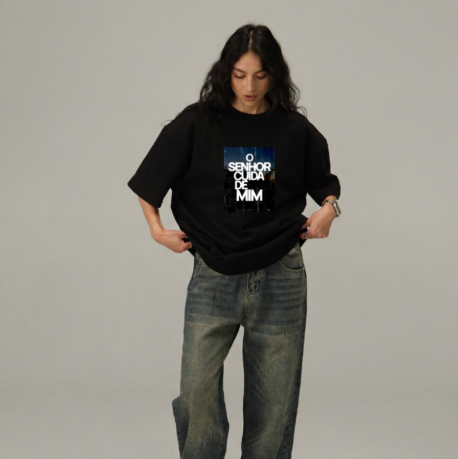 Camisa Oversized O SENHOR CUIDA DE MIM