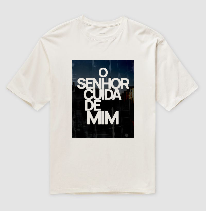 Camisa Oversized O SENHOR CUIDA DE MIM